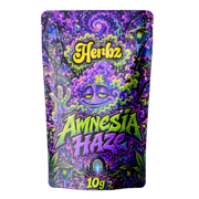 Amnesia Haze 23% THCA topskud med lyst frostet trichomlag på sort baggrund