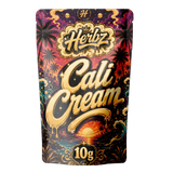 Cali Cream 50% THCA static hash med Herbz emballage på sort baggrund